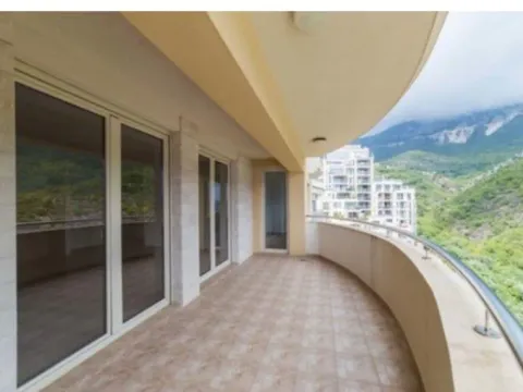 Sale, studio apartment, 45m², Bečići, Budva - image 2