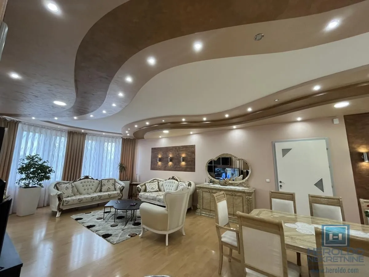 Prodaja, kuća, 302m², Vinorača, Jagodina
