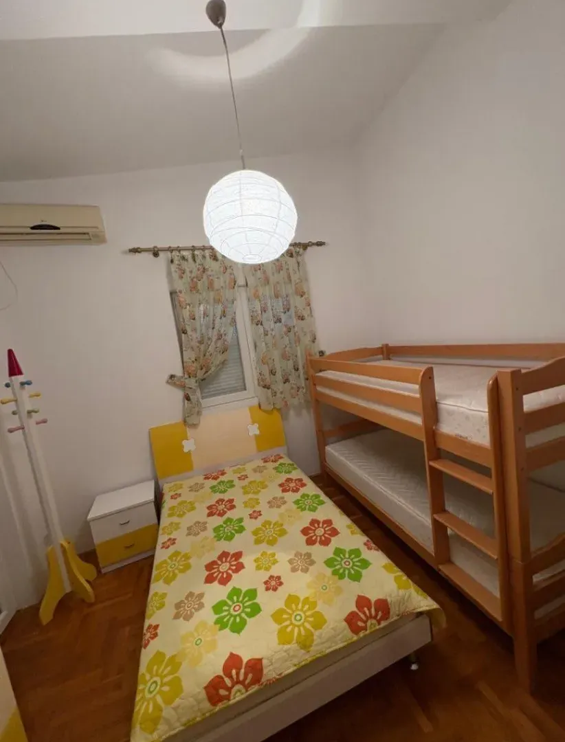 Izdavanje, dvosoban stan, 96m², Makedonsko naselje, Bar