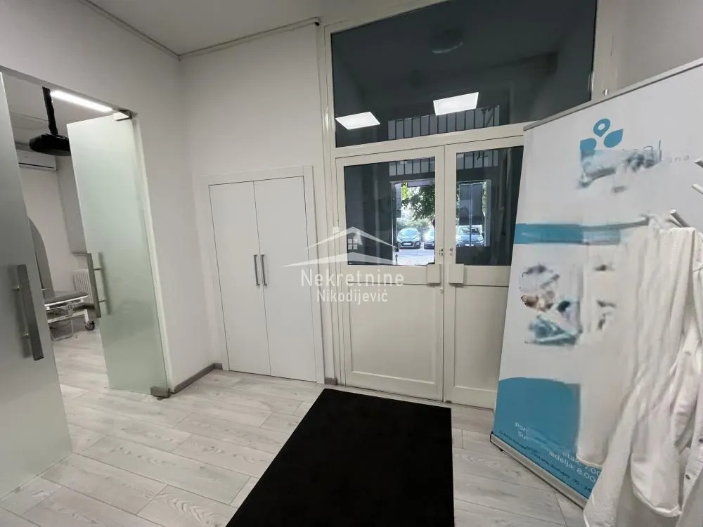 Rent, office space, 136m², Čukarica, Beograd