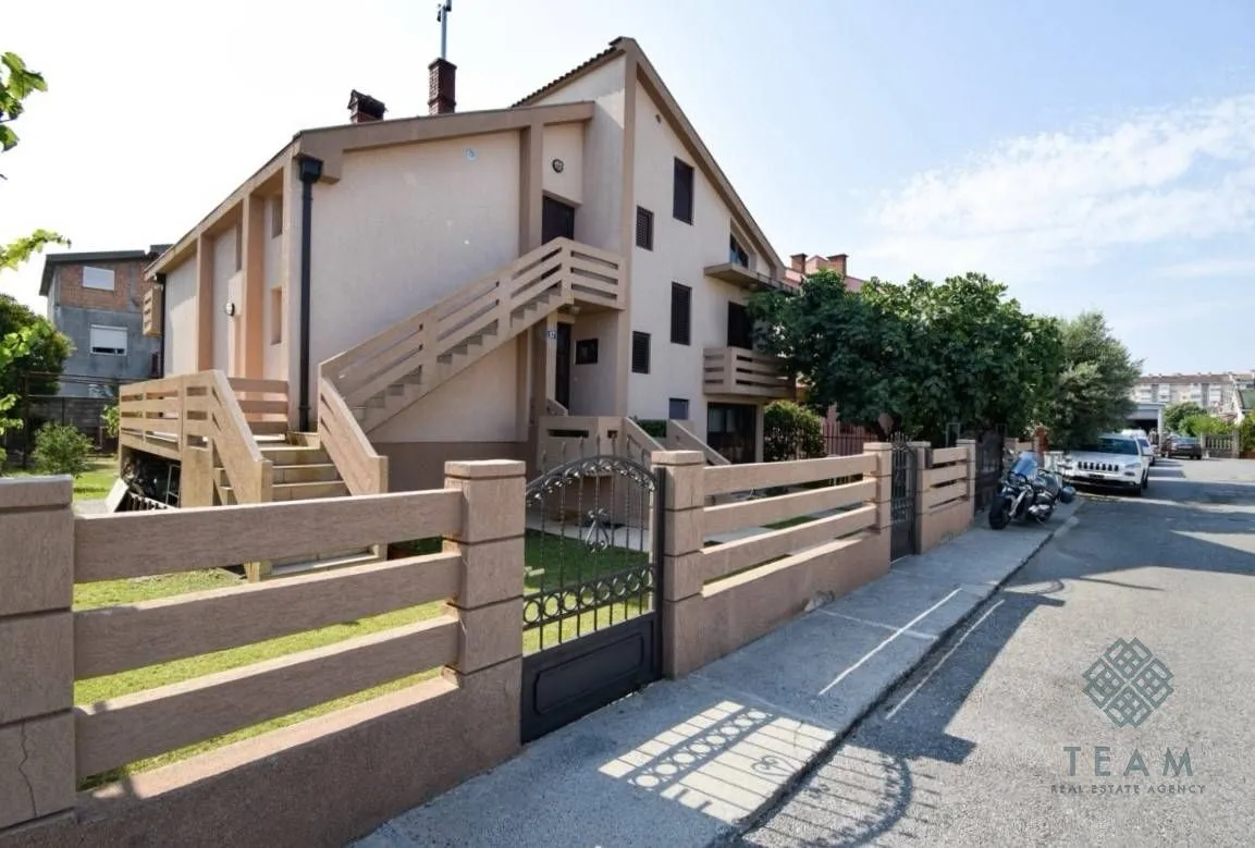 Prodaja, kuća, 300m², Stari Aerodrom, Podgorica