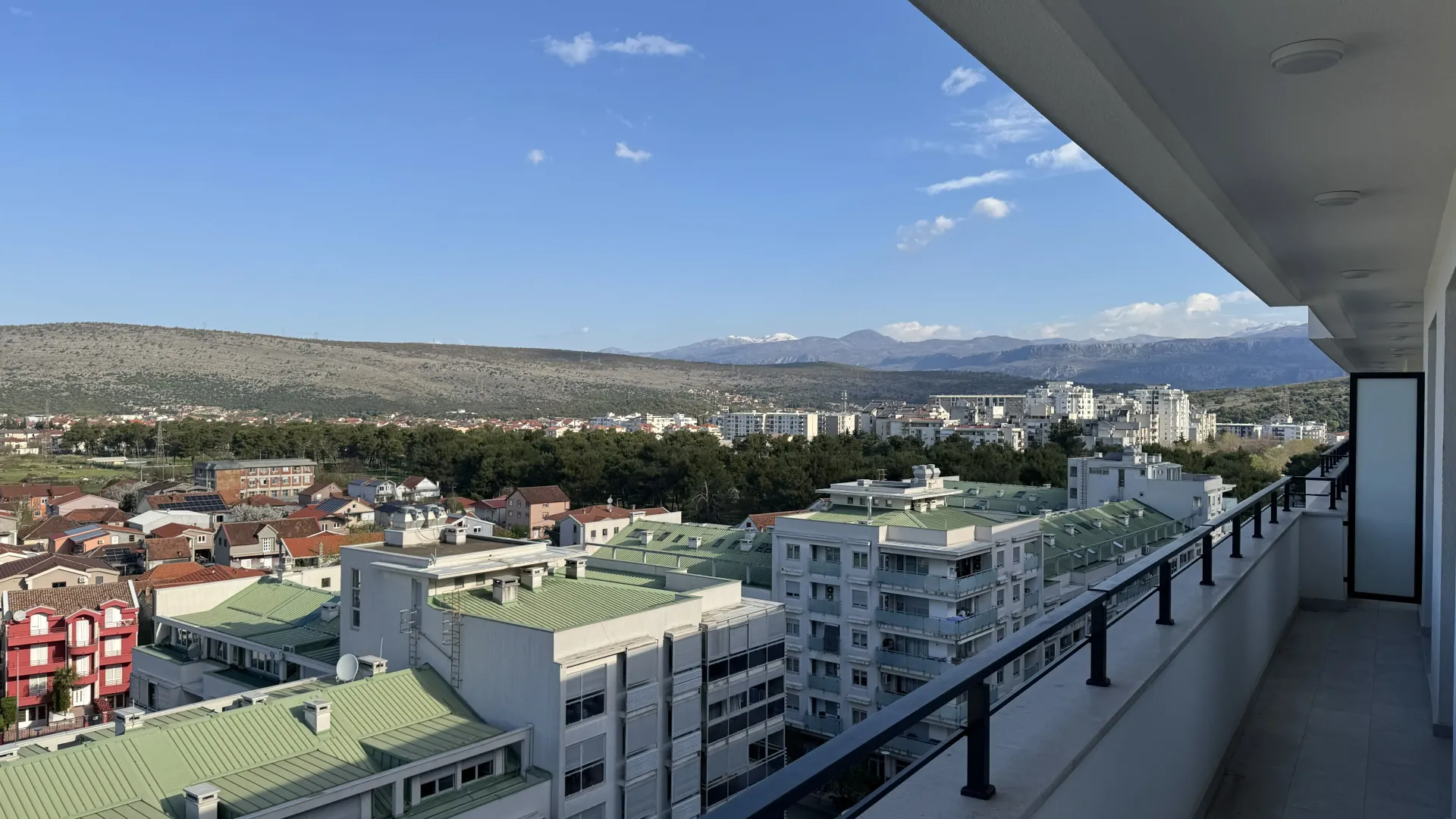 Izdavanje, trosoban stan, 96m², Tološka šuma, Podgorica