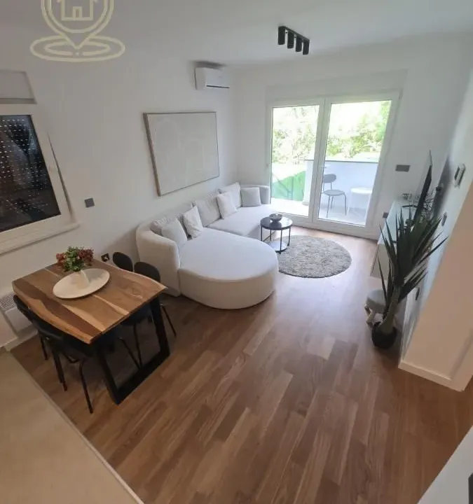 Izdavanje, dvosoban stan, 40m², Surčin, Beograd