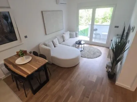 Izdavanje, dvosoban stan, 40m², Surčin, Beograd