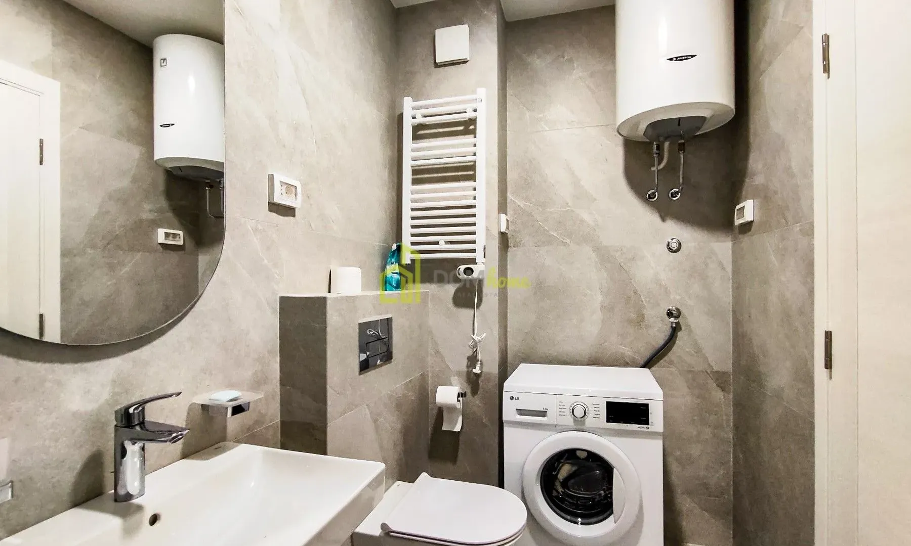 Prodaja, garsonjera, 33m², Central Point, Podgorica