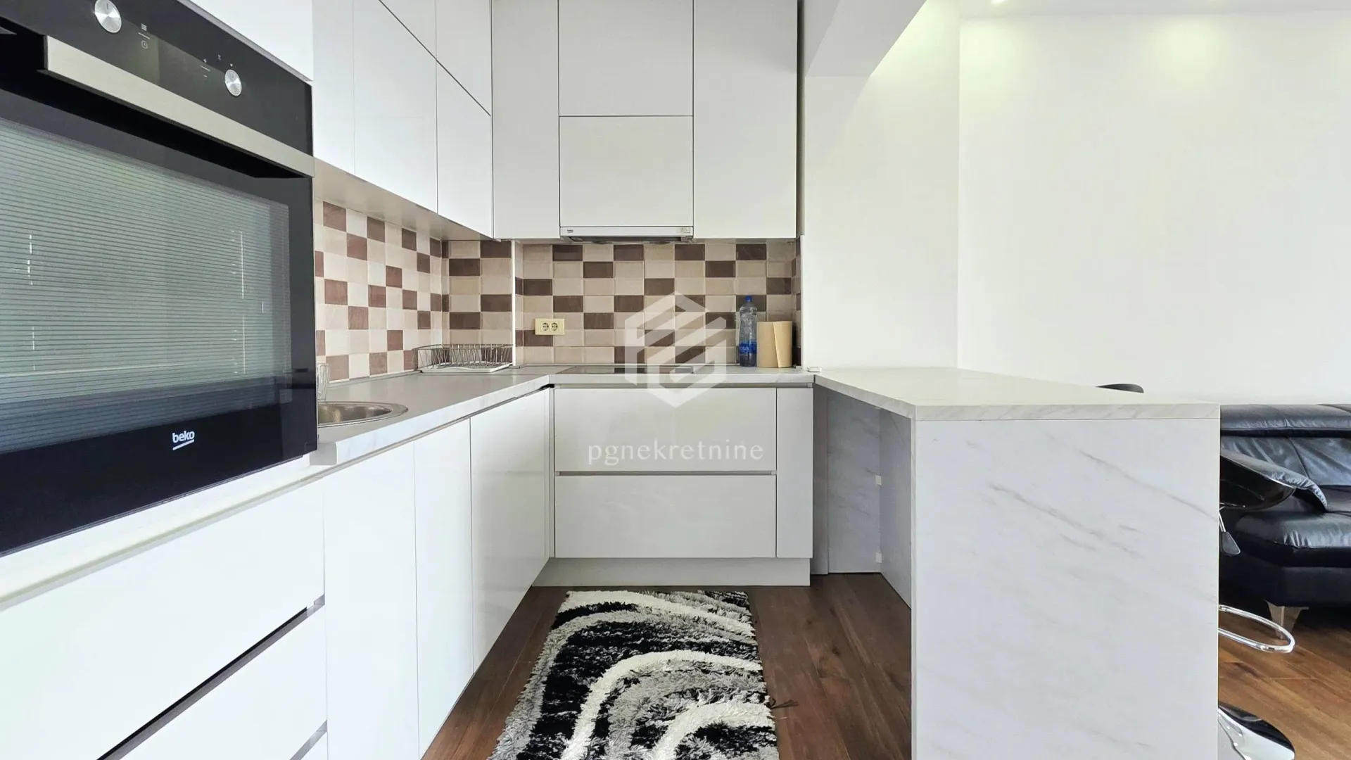 Rent, two bedroom apartment, 69m², Centar, Bar