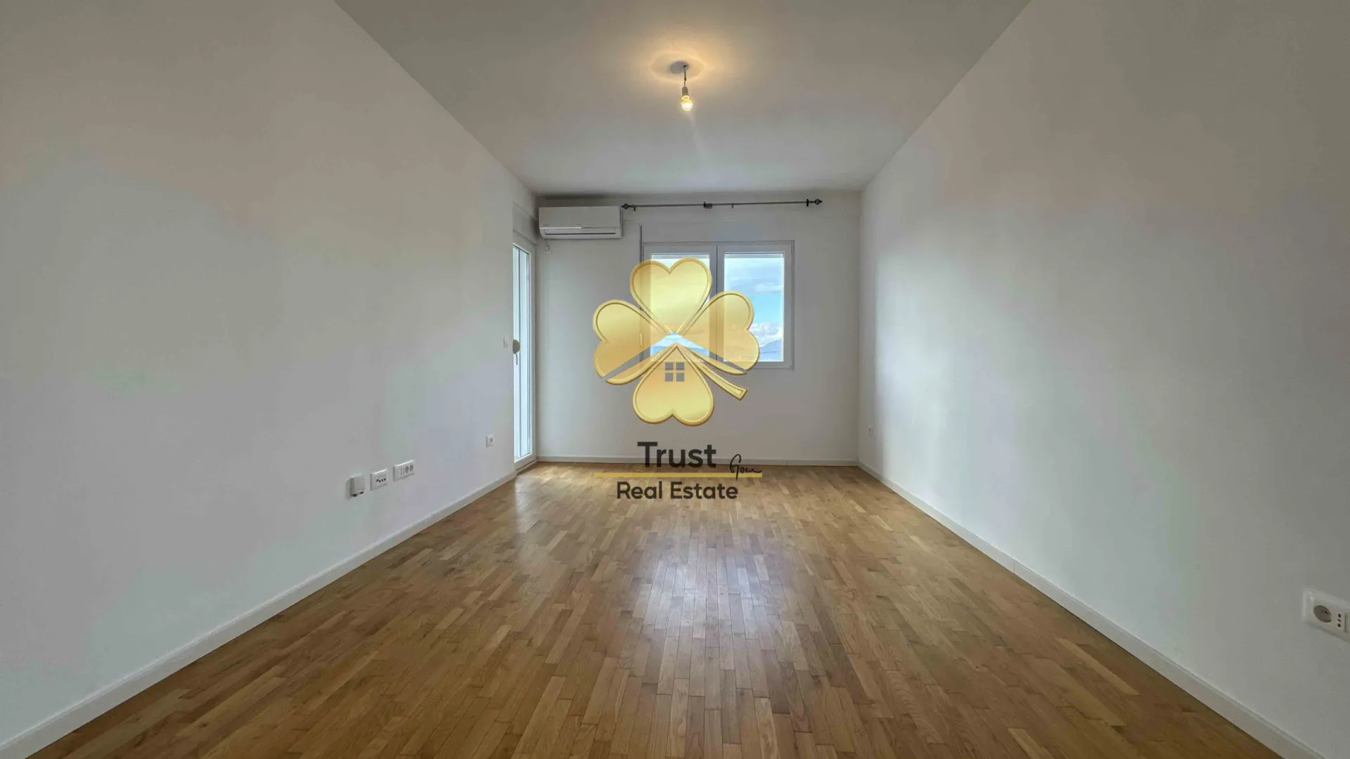 Izdavanje, dvosoban stan, 70m², Stari Aerodrom, Podgorica