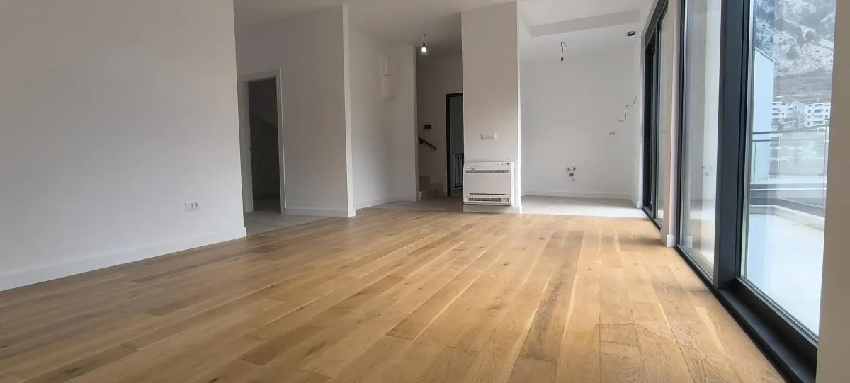 Prodaja, dvosoban stan, 126m², Dobrota, Kotor