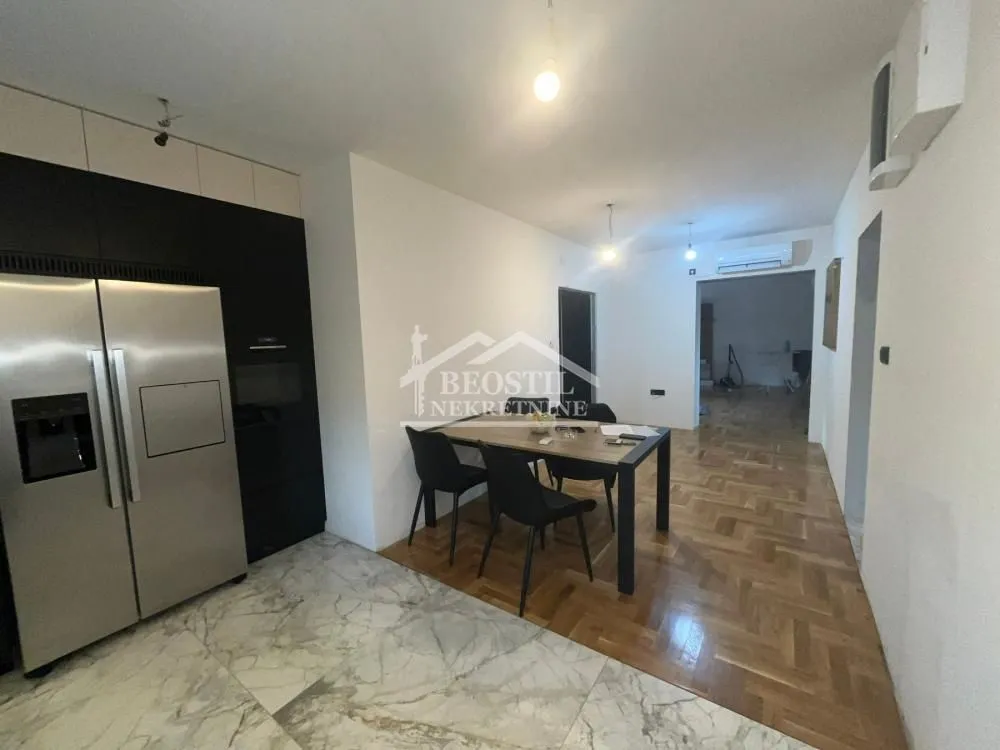 Prodaja, četvorosoban stan, 130m², Centar, Smederevo