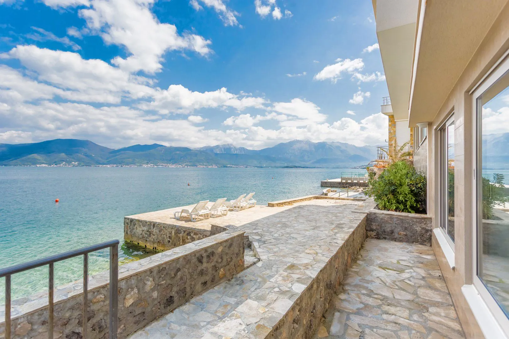 Prodaja, kuća, 240m², Krašići, Tivat