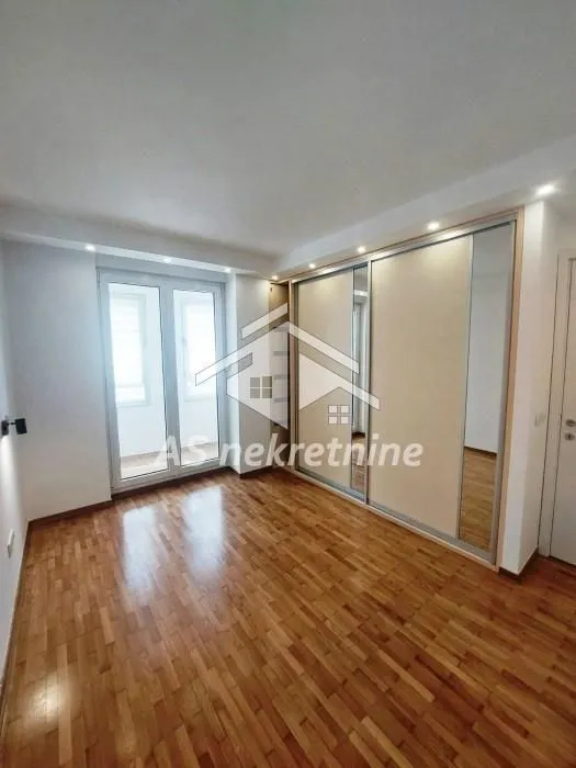Izdavanje, trosoban stan, 58m², Zvezdara Sve Podlokacije, Beograd