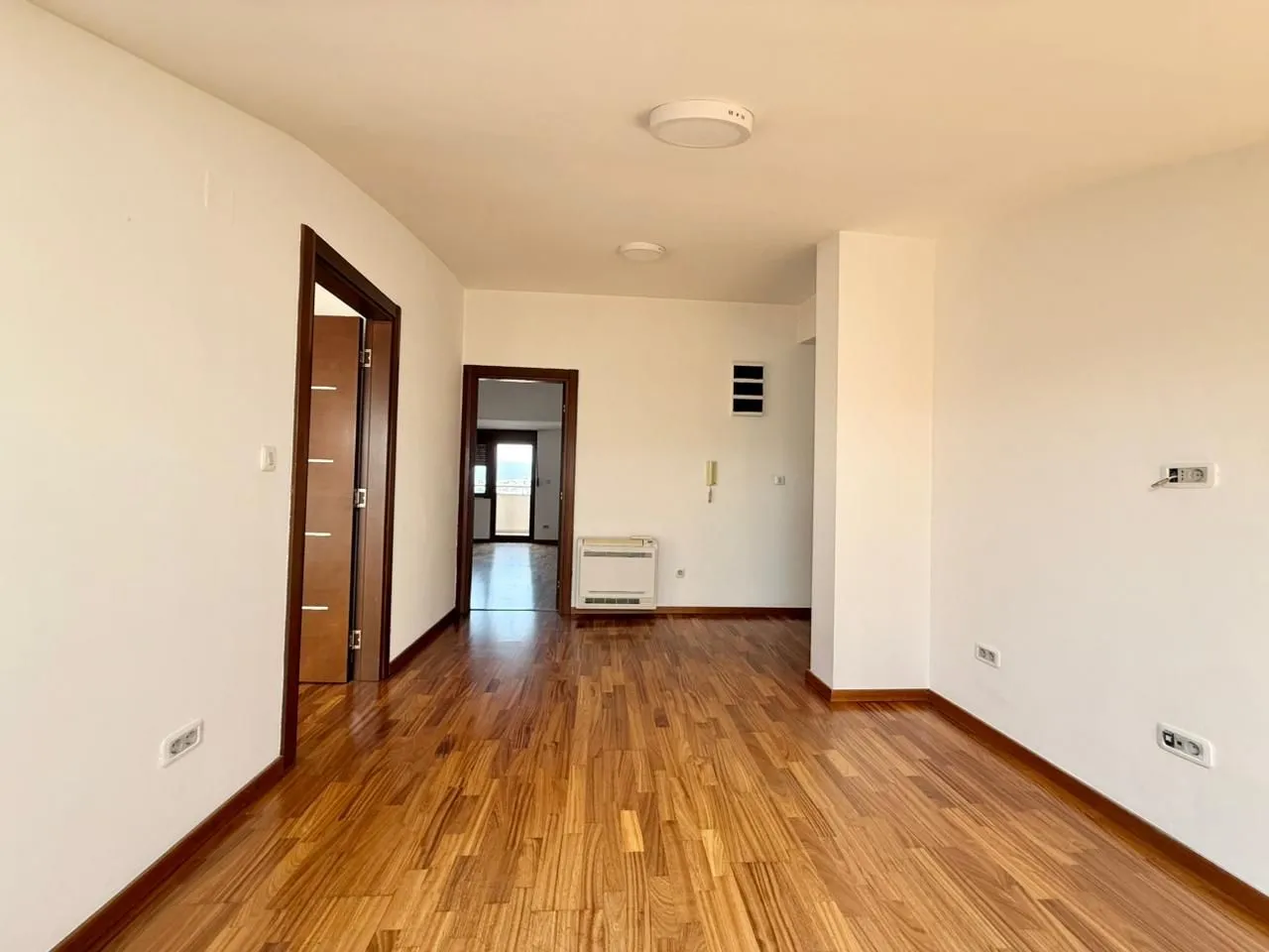 Sale, four bedroom apartment, 220m², Preko Morače, Podgorica