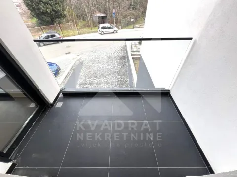 Izdavanje, trosoban stan, 111m², Vezirov Most, Podgorica - image 19