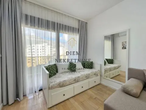 Izdavanje, garsonjera, 34m², Soho City, Bar - image 5