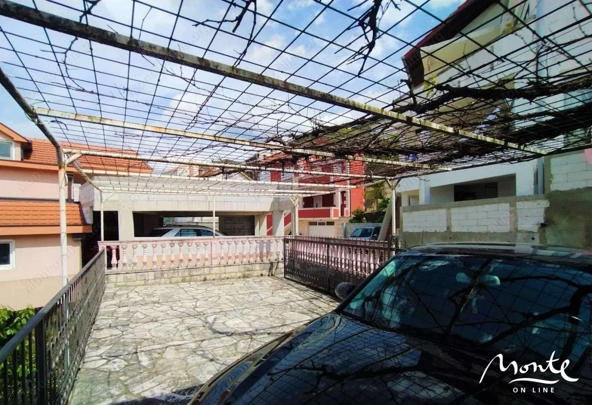 Prodaja, kuća, 180m², Tivat, Crna Gora