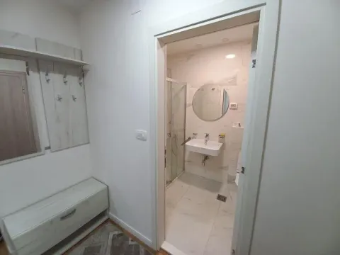 Izdavanje, dvosoban stan, 40m², City Kvart, Podgorica - image 9