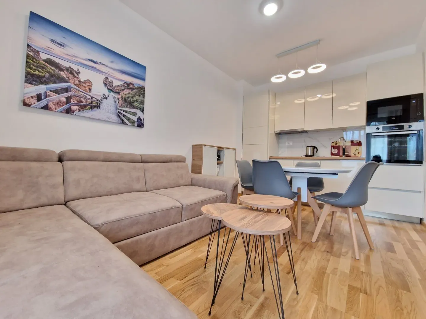 Izdavanje, jednosoban stan, 44m², Bečići, Budva