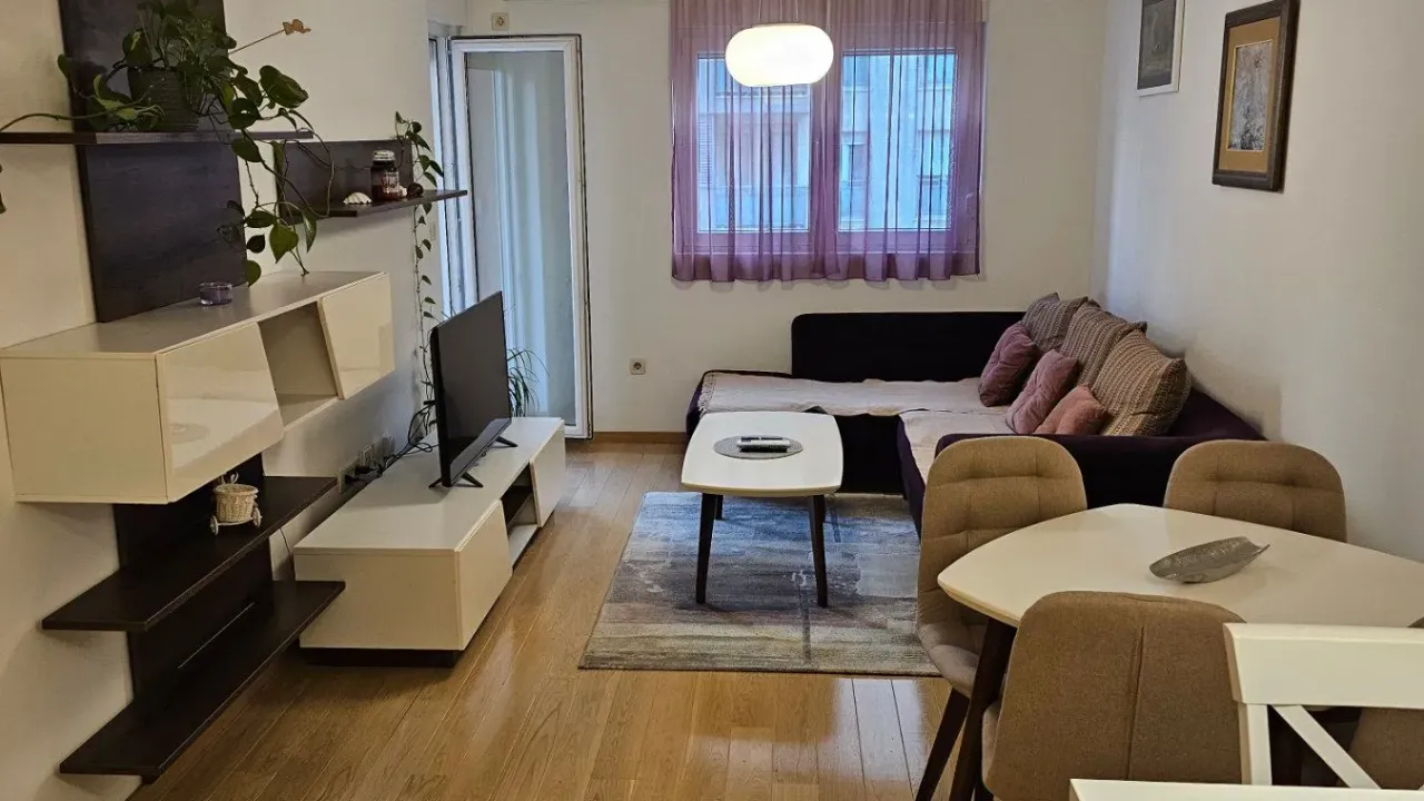 Izdavanje, jednosoban stan, 46m², City Kvart, Podgorica
