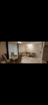 Dnevna soba sa garniturom i trpezarijskim stolom. - image 4