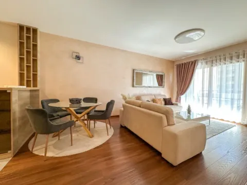 Izdavanje, dvosoban stan, 70m², Master Kvart, Podgorica