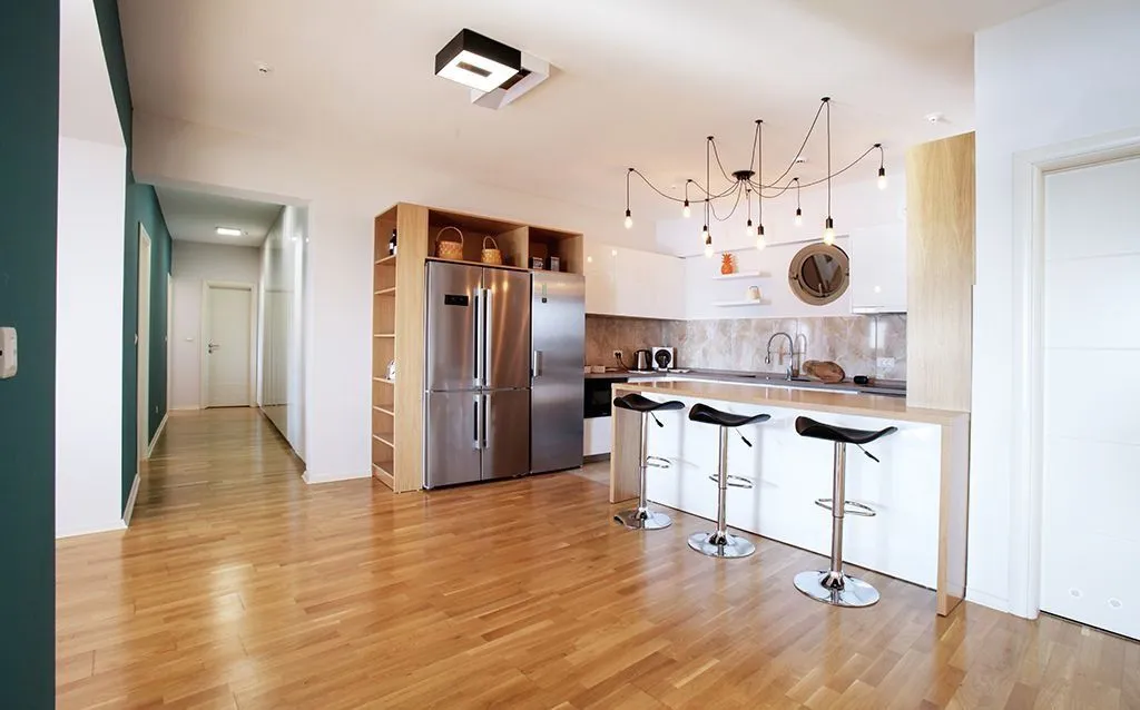 Izdavanje, trosoban stan, 198m², Budva, Crna Gora