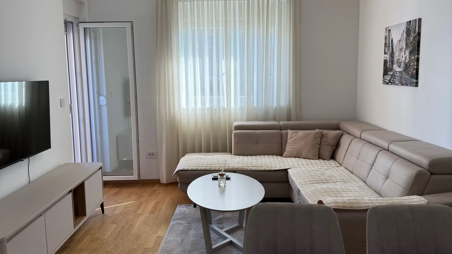 Izdavanje, jednosoban stan, 40m², Stari Aerodrom, Podgorica