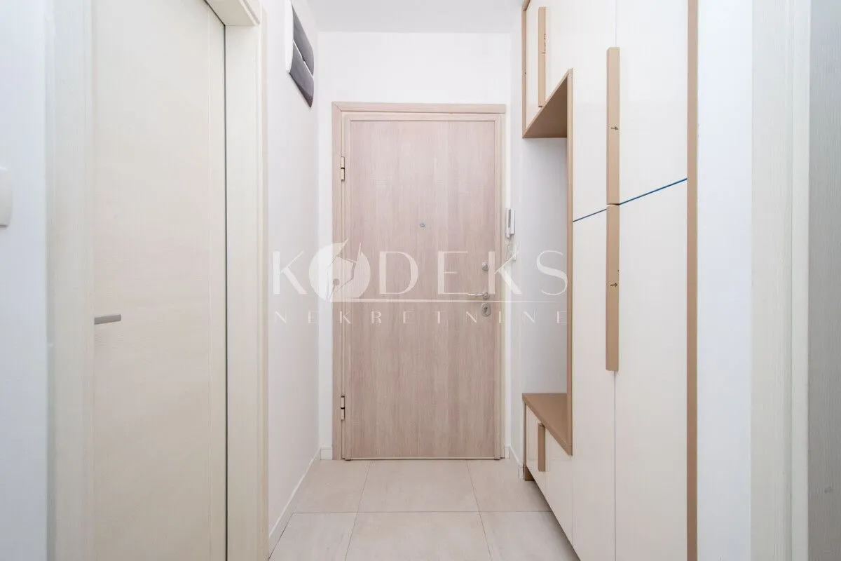 Izdavanje, jednosoban stan, 46m², Central Point, Podgorica