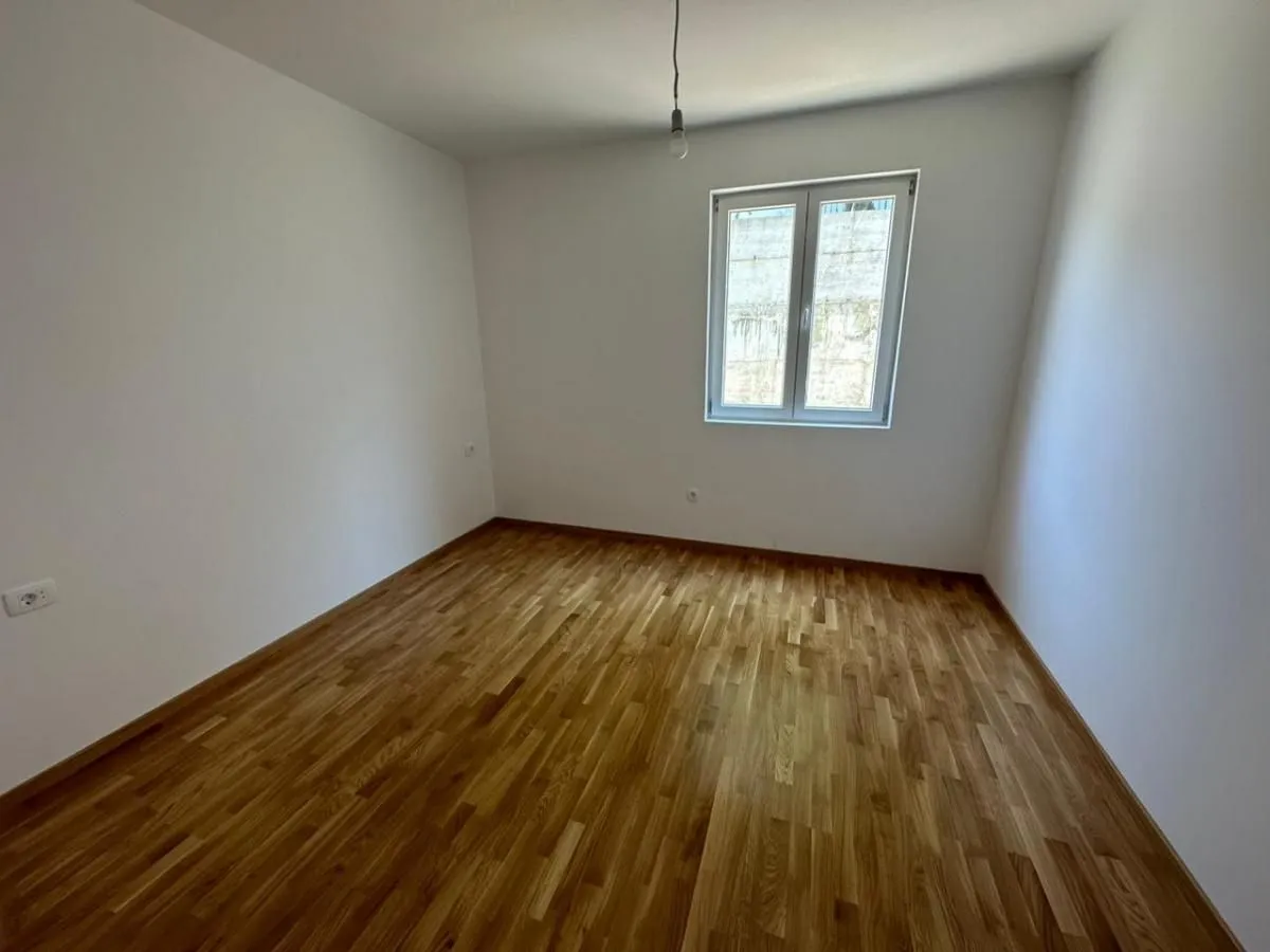 Prodaja, trosoban stan, 90m², Tivat, Crna Gora