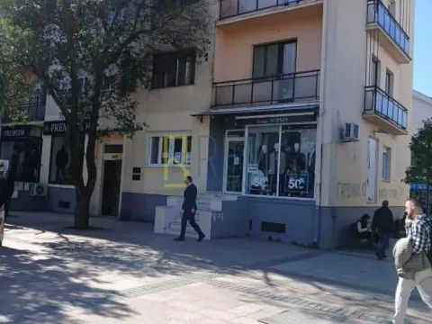 Izdavanje, poslovni prostor, 61m², Centar, Podgorica - image 12