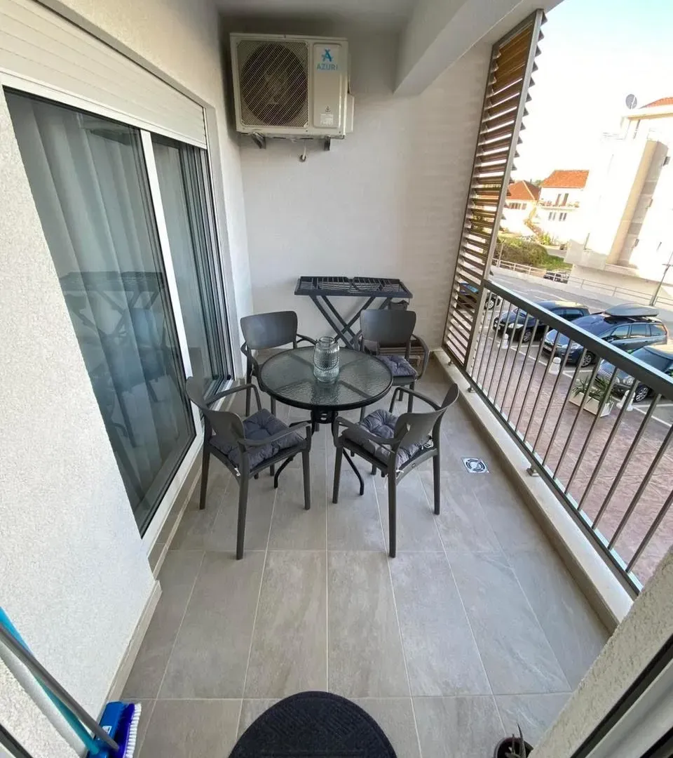 Rent, one bedroom apartment, 55m², Kalimanj, Tivat