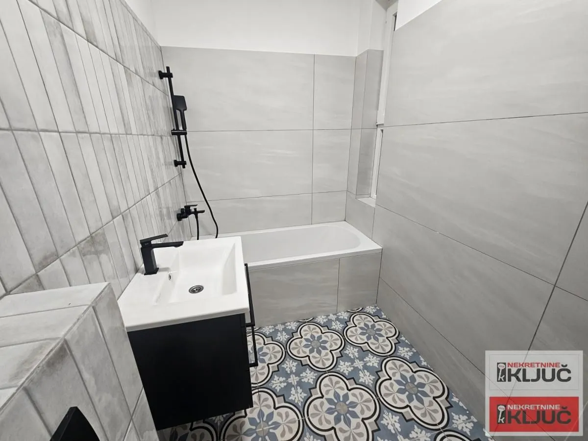 Prodaja, trosoban stan, 85m², Centar, Novi Sad