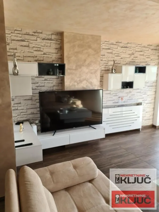 Prodaja, četvorosoban stan, 170m², Sremska Kamenica, Petrovaradin