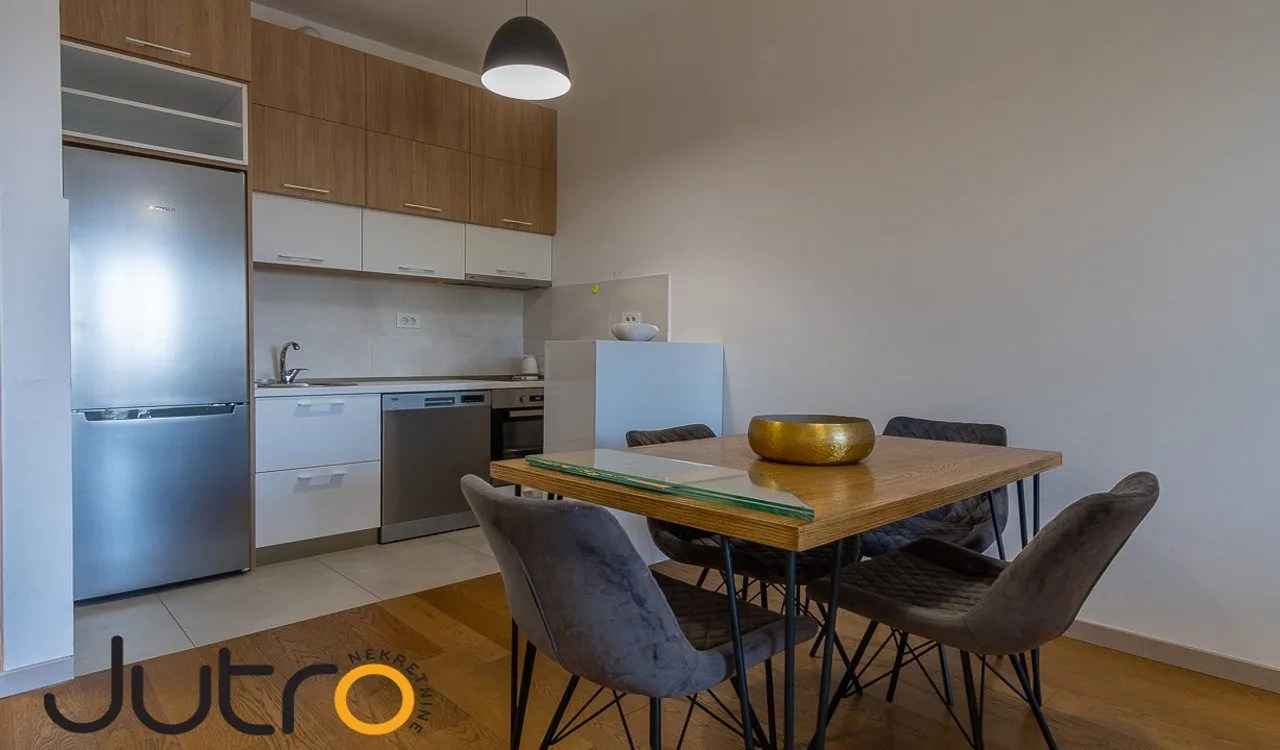 Izdavanje, jednosoban stan, 52m², Centar, Podgorica