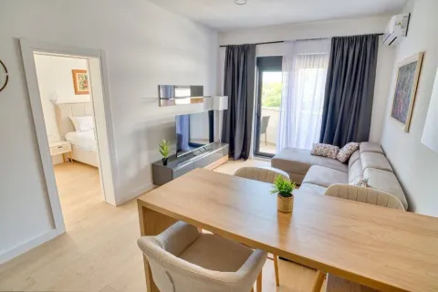 Izdavanje, jednosoban stan, 53m², Budva, Crna Gora - image 11