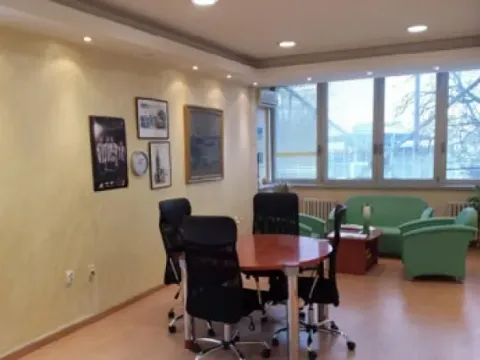 Izdavanje, poslovni prostor, 2000m², Zemun Centar, Zemun Sve Podlokacije