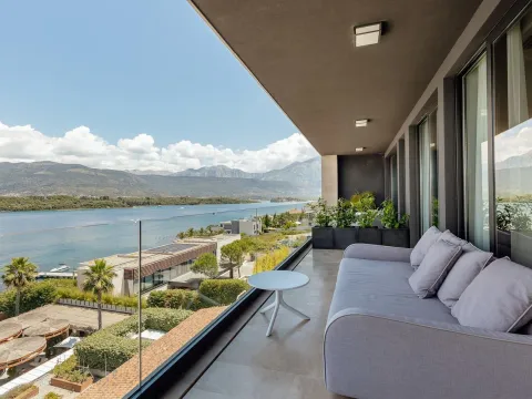 Sale, two bedroom apartment, 190m², Tivat, Crna Gora - image 2