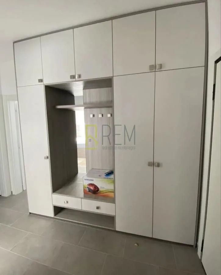 Prodaja, dvosoban stan, 80m², Tivat, Crna Gora