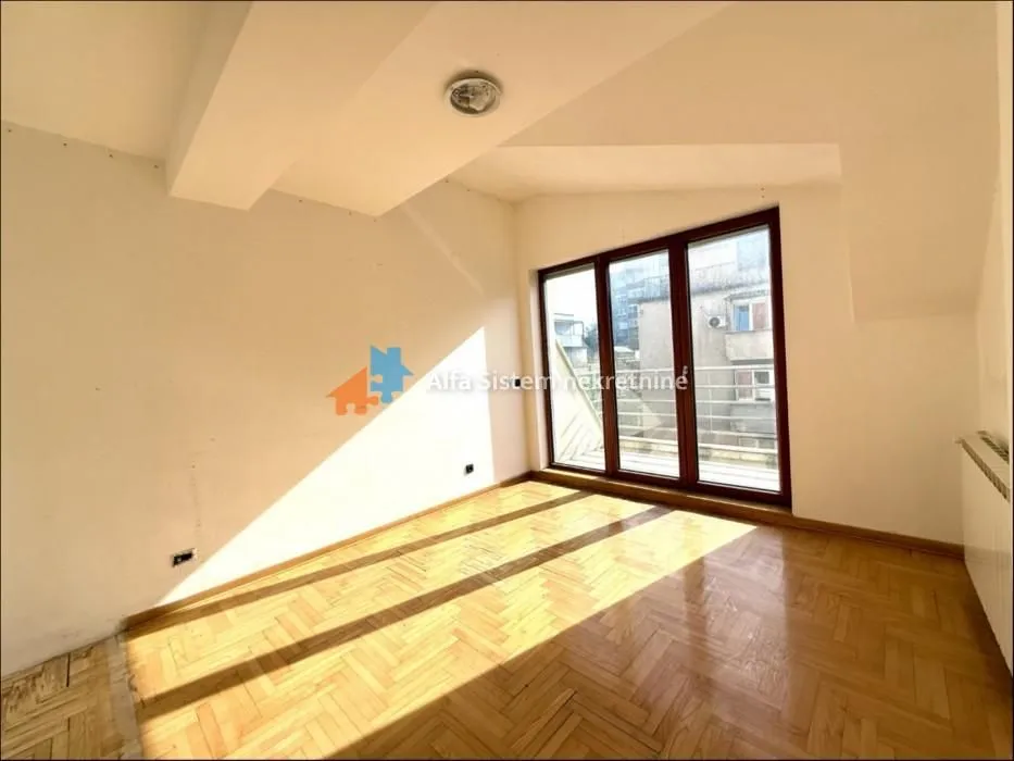 Prodaja, stan, 208m², Kalenić Pijaca, Vračar Sve Podlokacije
