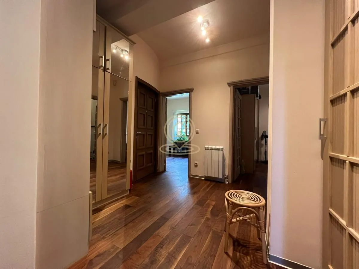 Izdavanje, stan, 220m², Savski Venac, Beograd