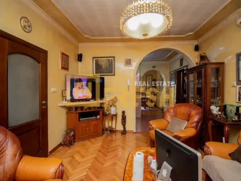 Prodaja, kuća, 150m², Stara Varoš, Podgorica - image 17