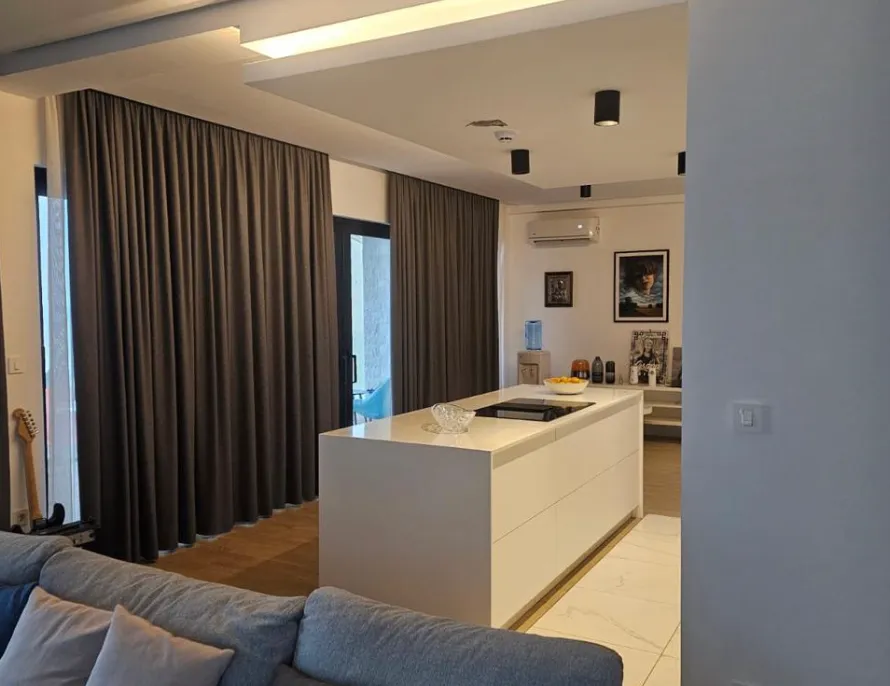 Prodaja, trosoban stan, 262m², Budva, Crna Gora