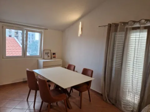 Izdavanje, dvosoban stan, 72m², Kalimanj, Tivat - image 6