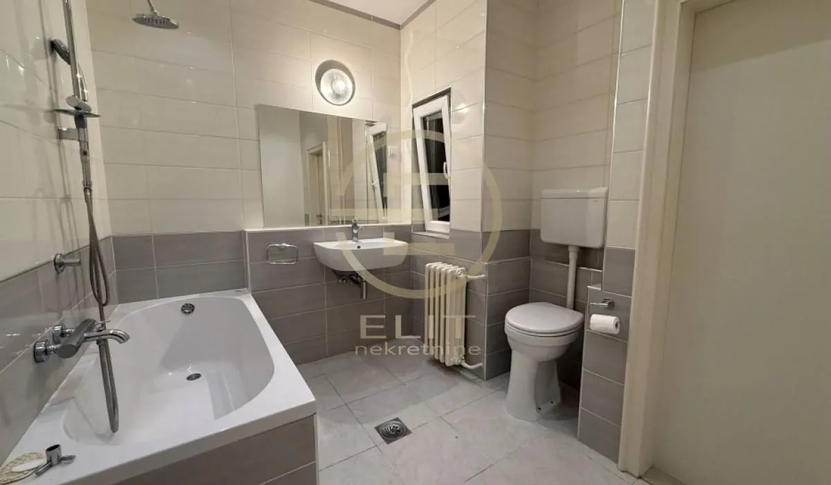 Prodaja, stan, 112m², Centar, Novi Sad