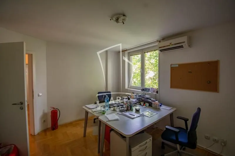 Prodaja, stan, 226m², Voždovac Sve Podlokacije, Beograd