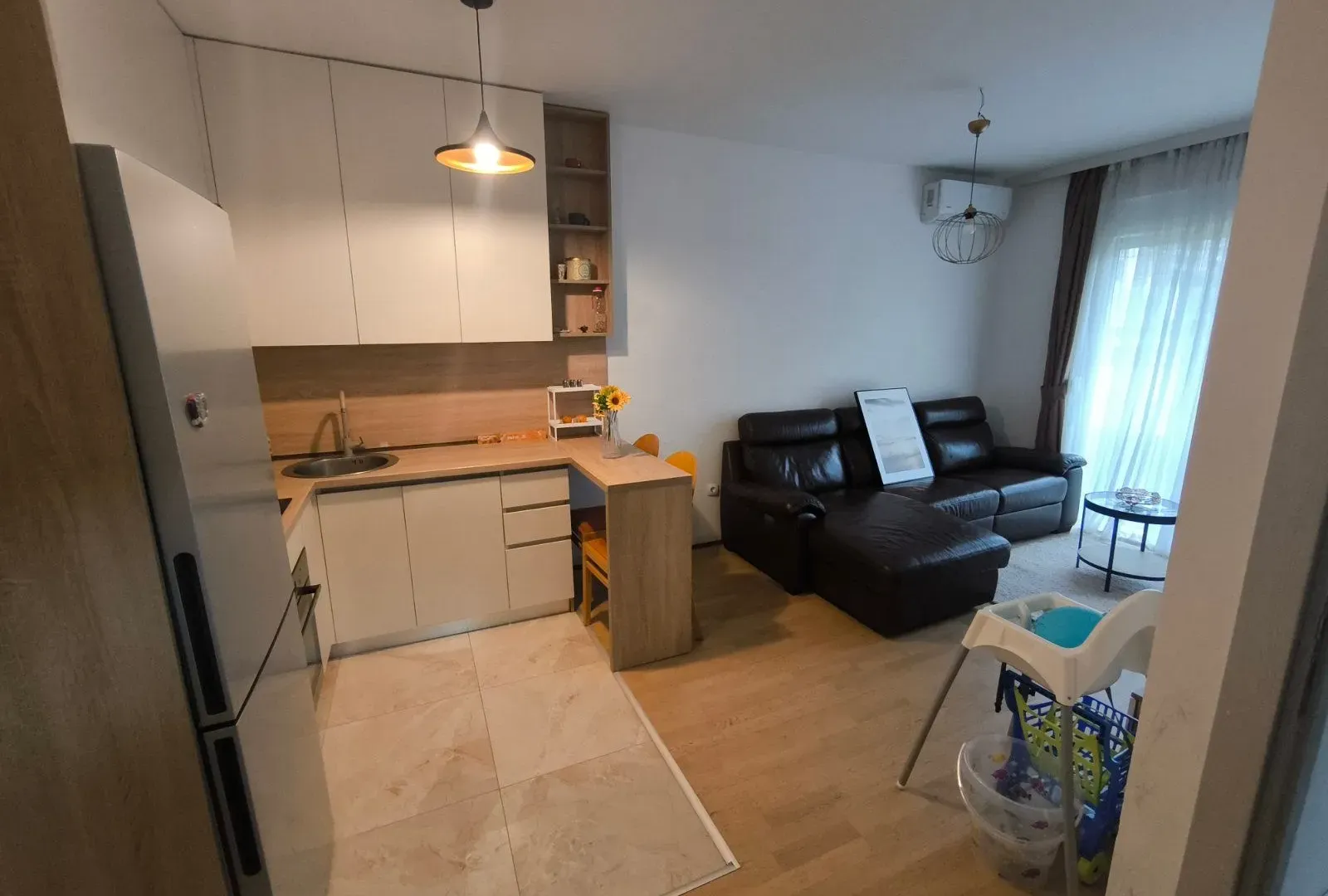 Izdavanje, jednosoban stan, 37m², Central Point, Podgorica