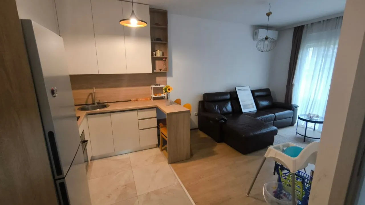 Izdavanje, jednosoban stan, 37m², Central Point, Podgorica
