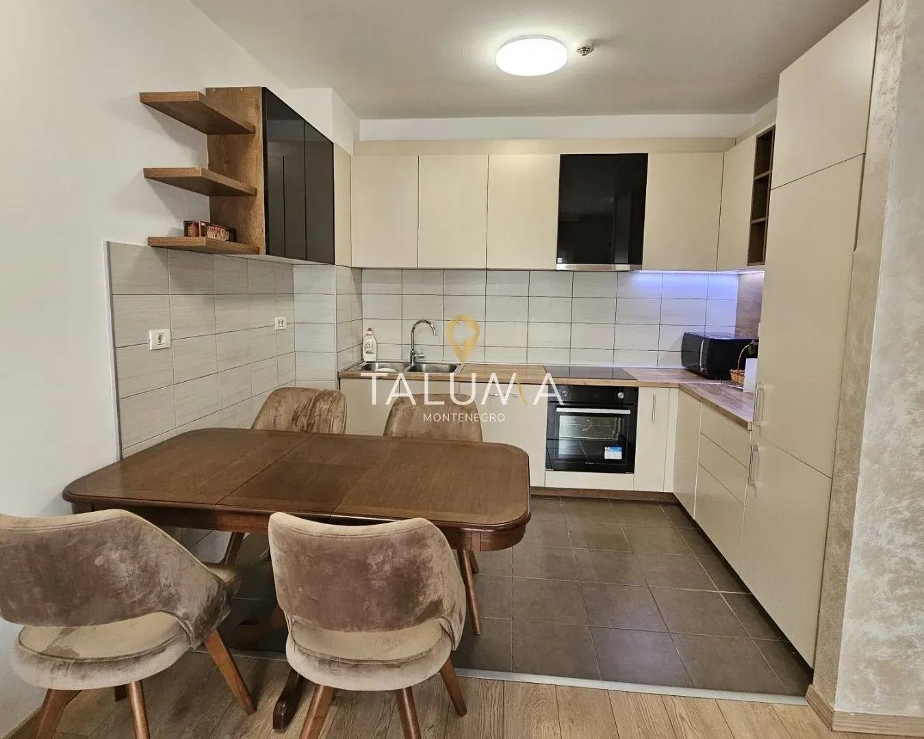 Izdavanje, dvosoban stan, 75m², City Kvart, Podgorica