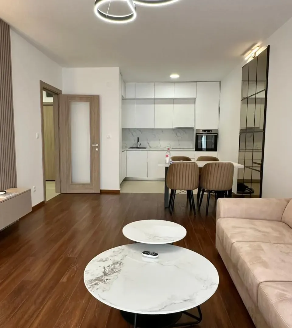 Izdavanje, dvosoban stan, 72m², Master Kvart, Podgorica