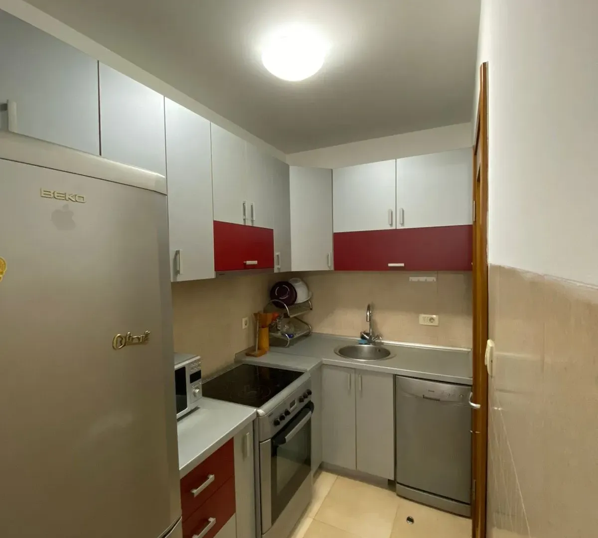Izdavanje, dvosoban stan, 55m², Stari Aerodrom, Podgorica