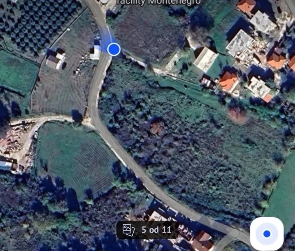 Satelitski snimak lokacije zemljišta sa pristupnim putem.